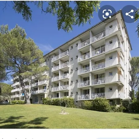 Apartment Coquet Classe Deux Etoiles, Balcon Avec Table, Et Wifi *