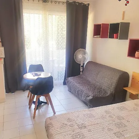 Coquet Classe Deux Etoiles, Balcon Avec Table, Et Wifi Apartment *