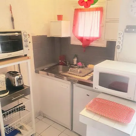 Coquet Classe Deux Etoiles, Balcon Avec Table, Et Wifi